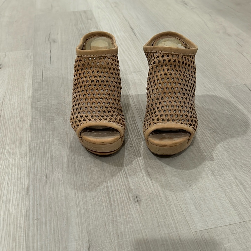 Dolce Vita open toe slip on shoes size 6